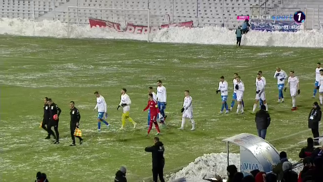 Iarna pe uliță, la Galați! Cum a arătat gazonul pe stadionul "Oțelul" la meciul cu Univ. Craiova_8