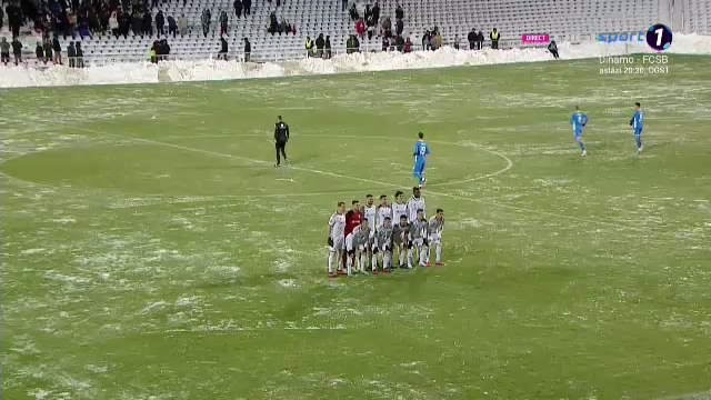 Iarna pe uliță, la Galați! Cum a arătat gazonul pe stadionul "Oțelul" la meciul cu Univ. Craiova_10