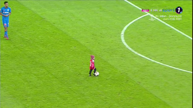 Moment emoționant la Dinamo - FCSB! Un copil a dat lovitura de start, iar Ștefan Târnovanu l-a mângâiat pe creștet după ce a primit gol_6