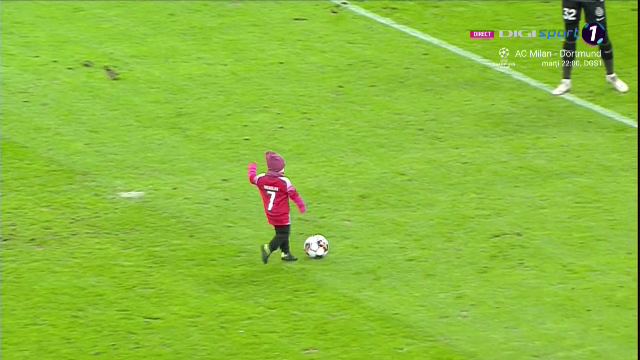 Moment emoționant la Dinamo - FCSB! Un copil a dat lovitura de start, iar Ștefan Târnovanu l-a mângâiat pe creștet după ce a primit gol_7