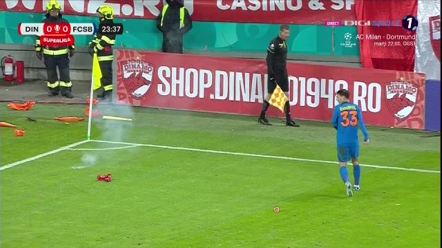 Risto Radunovic, atacat cu petarde și hârtii la Dinamo - FCSB! Arbitrul asistent a tras și el o sperietură_16