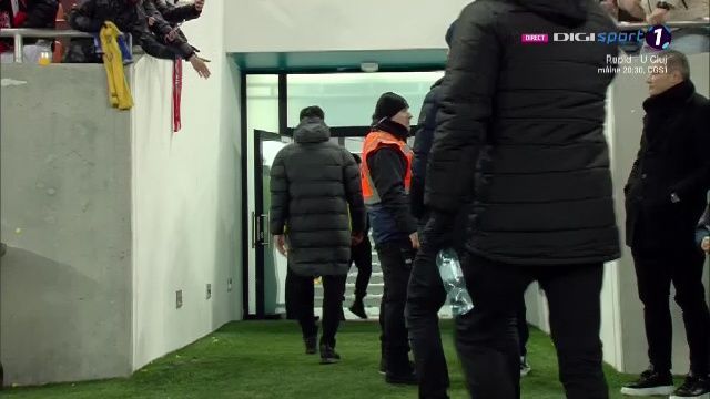Elias Charalambous, gest obscen în fața fanilor lui Dinamo. Cipriotul a cedat imediat după derby_14