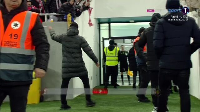 Elias Charalambous, gest obscen în fața fanilor lui Dinamo. Cipriotul a cedat imediat după derby_7
