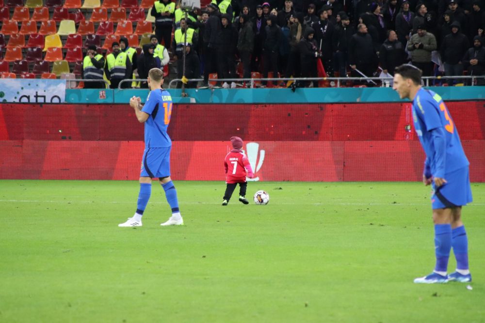 Cine e copilul de doi ani care a înscris în poarta lui Târnovanu, la meciul cu Dinamo_16