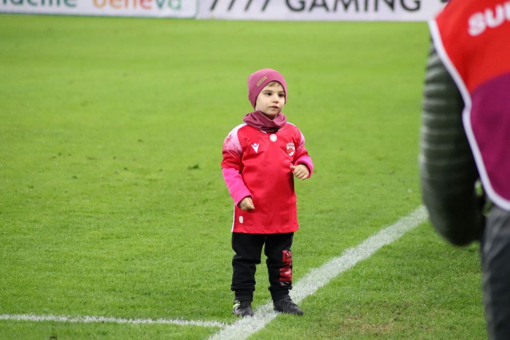 Cine e copilul de doi ani care a înscris în poarta lui Târnovanu, la meciul cu Dinamo_5