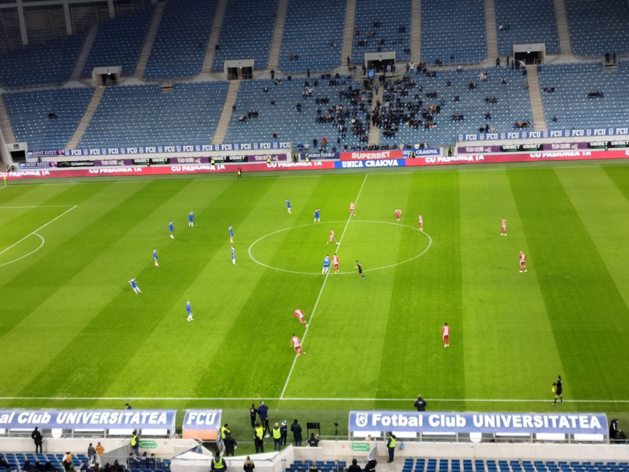 Bate vântul în tribune la FCU Craiova - Sepsi! Câți fani sunt prezenți la meci_3