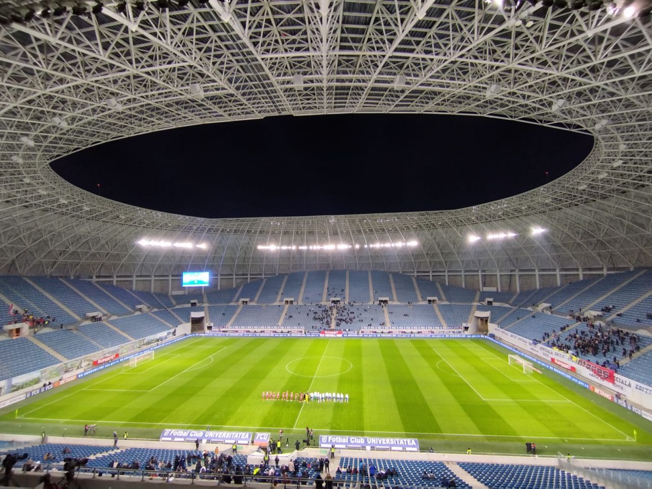 Bate vântul în tribune la FCU Craiova - Sepsi! Câți fani sunt prezenți la meci_6