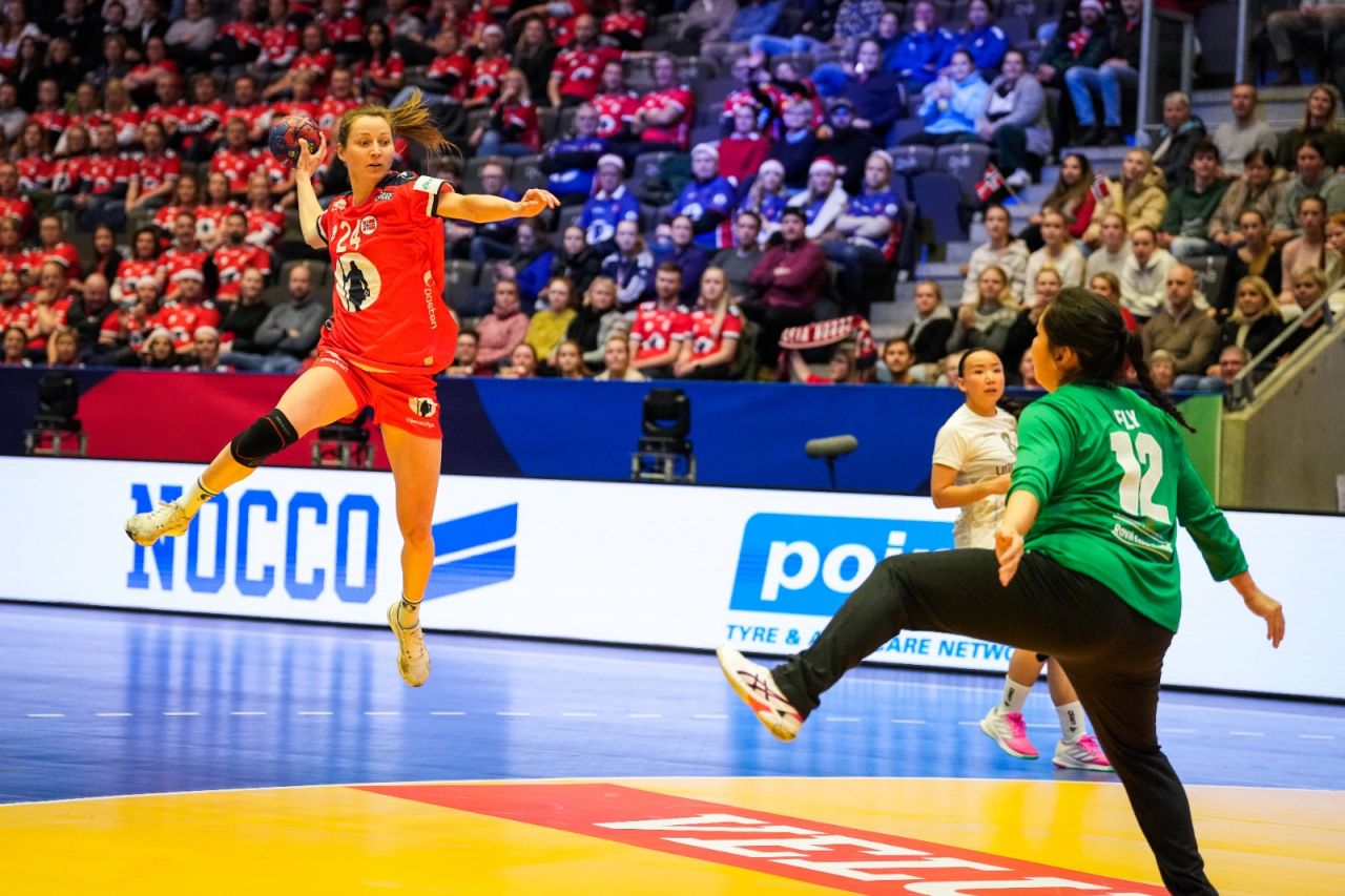 Norvegia a făcut instrucție cu Groenlanda la Campionatul Mondial de Handbal Feminin. Cu ce scor s-a terminat meciul _4