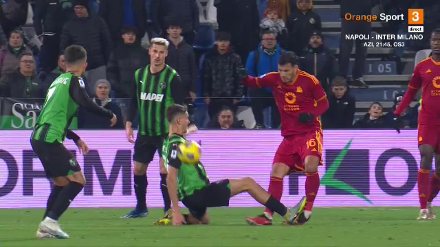 Daniel Boloca a văzut cartonașul roșu! Mijlocașul, eliminat după un fault dur în meciul cu AS Roma_1