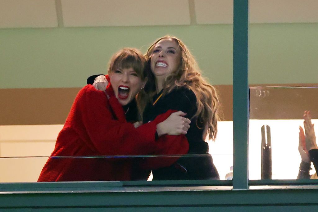 Acuzații pentru Taylor Swift și iubitul său fotbalist: "Nu au o relație reală! Simulează că sunt iubiți pentru reclamă!" _28