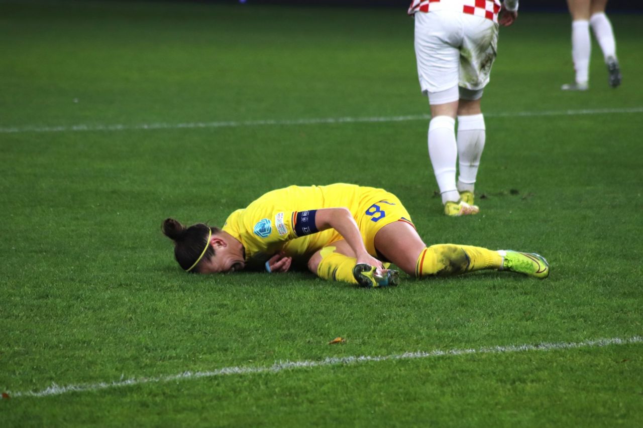 Cine e jucătoarea îmbrățișată de Răzvan Burleanu, la ultimul meci al "tricolorelor"_22