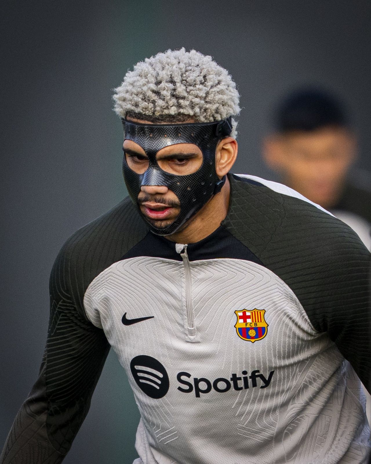 Atitudine de căpitan! Motivul pentru care Ronald Araujo va juca cu mască pe față în meciul cu Girona_2