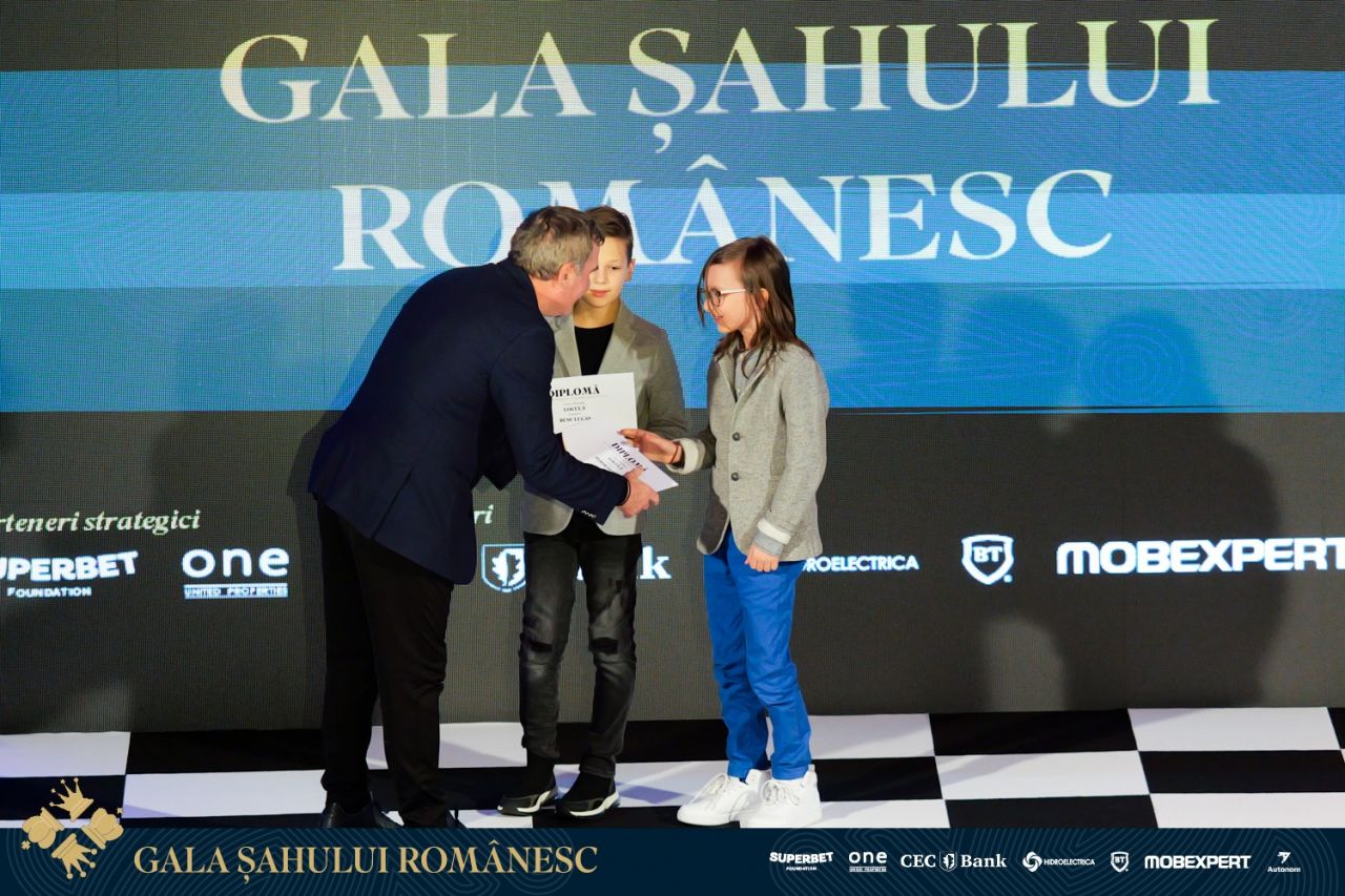 "Totul pleacă de la cap!" Regele s-a dus la șah! Hagi a premiat cei mai buni juniori la Gala Șahului Românesc_4