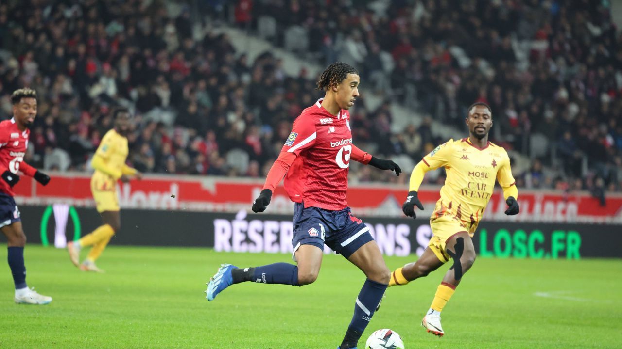 Leny Yoro Ligue 1 Lille Manchester City Manchester United