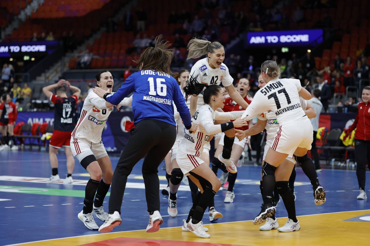 Reacția presei maghiare după ce Ungaria s-a calificat la Turneul Preolimpic de handbal feminin. "Pasărea Phoenix" / "Eroine"_1