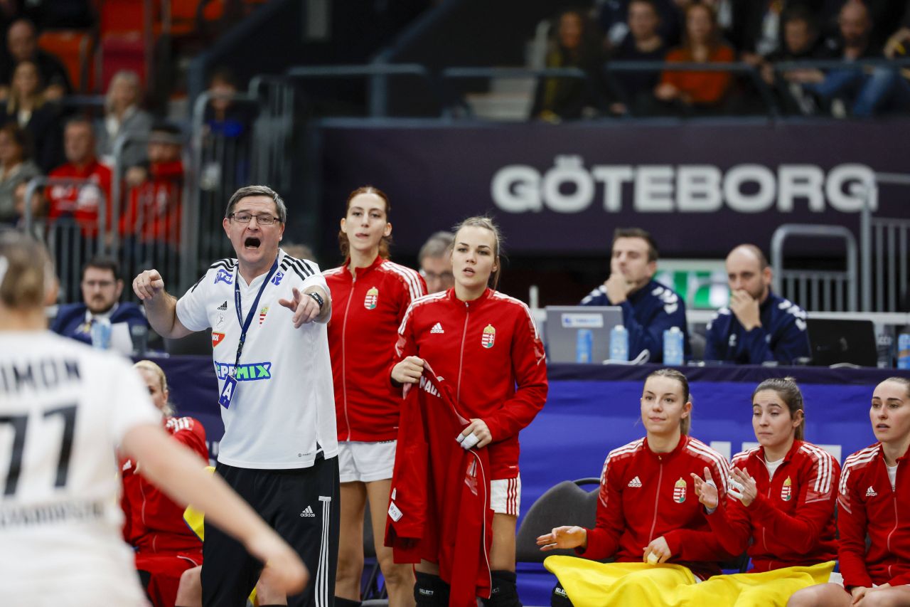 Reacția presei maghiare după ce Ungaria s-a calificat la Turneul Preolimpic de handbal feminin. "Pasărea Phoenix" / "Eroine"_3
