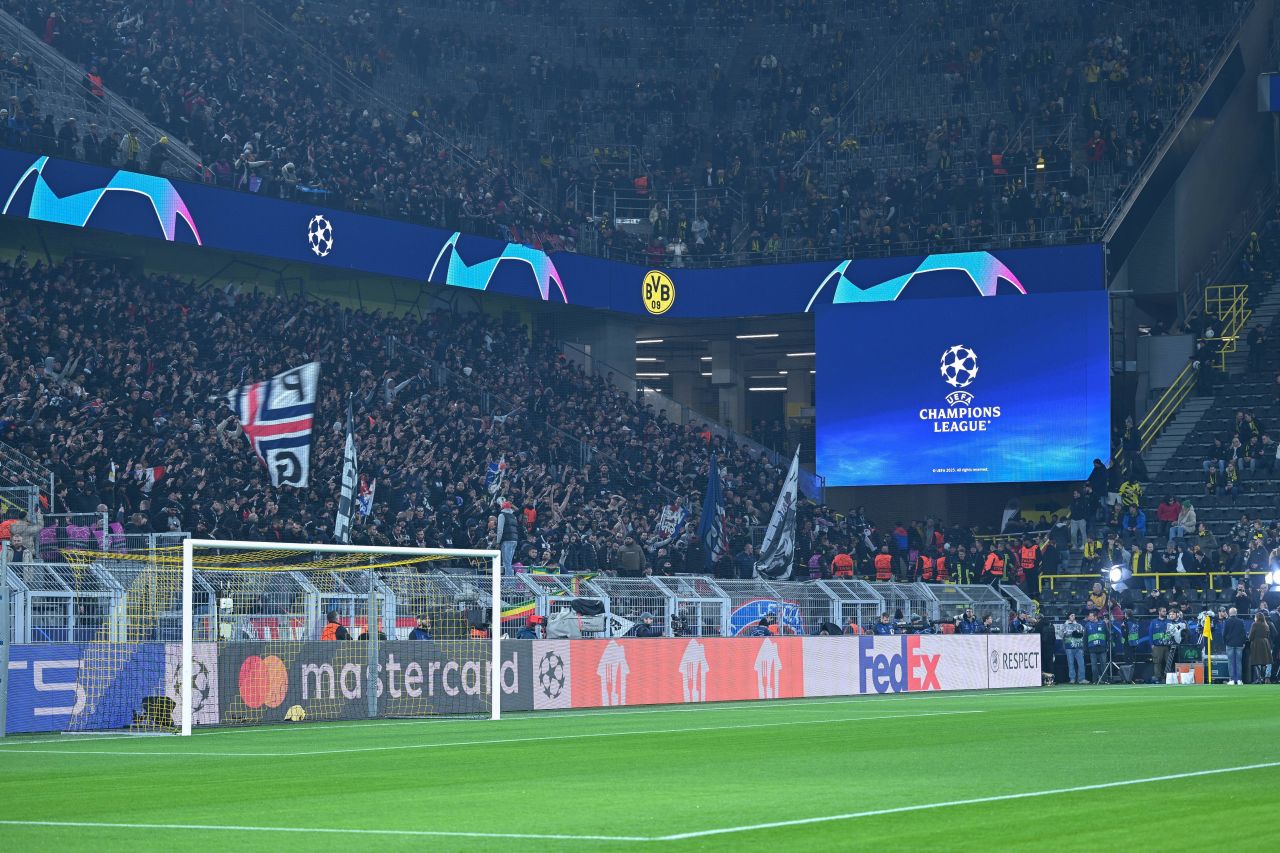 Atmosferă superbă la Borussia Dortmund - PSG! Cele mai tari imagini cu suporterii de pe ”Signal Iduna Park”_11