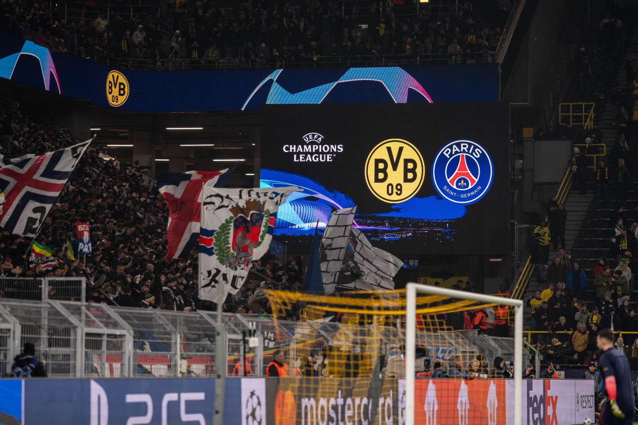 Atmosferă superbă la Borussia Dortmund - PSG! Cele mai tari imagini cu suporterii de pe ”Signal Iduna Park”_13