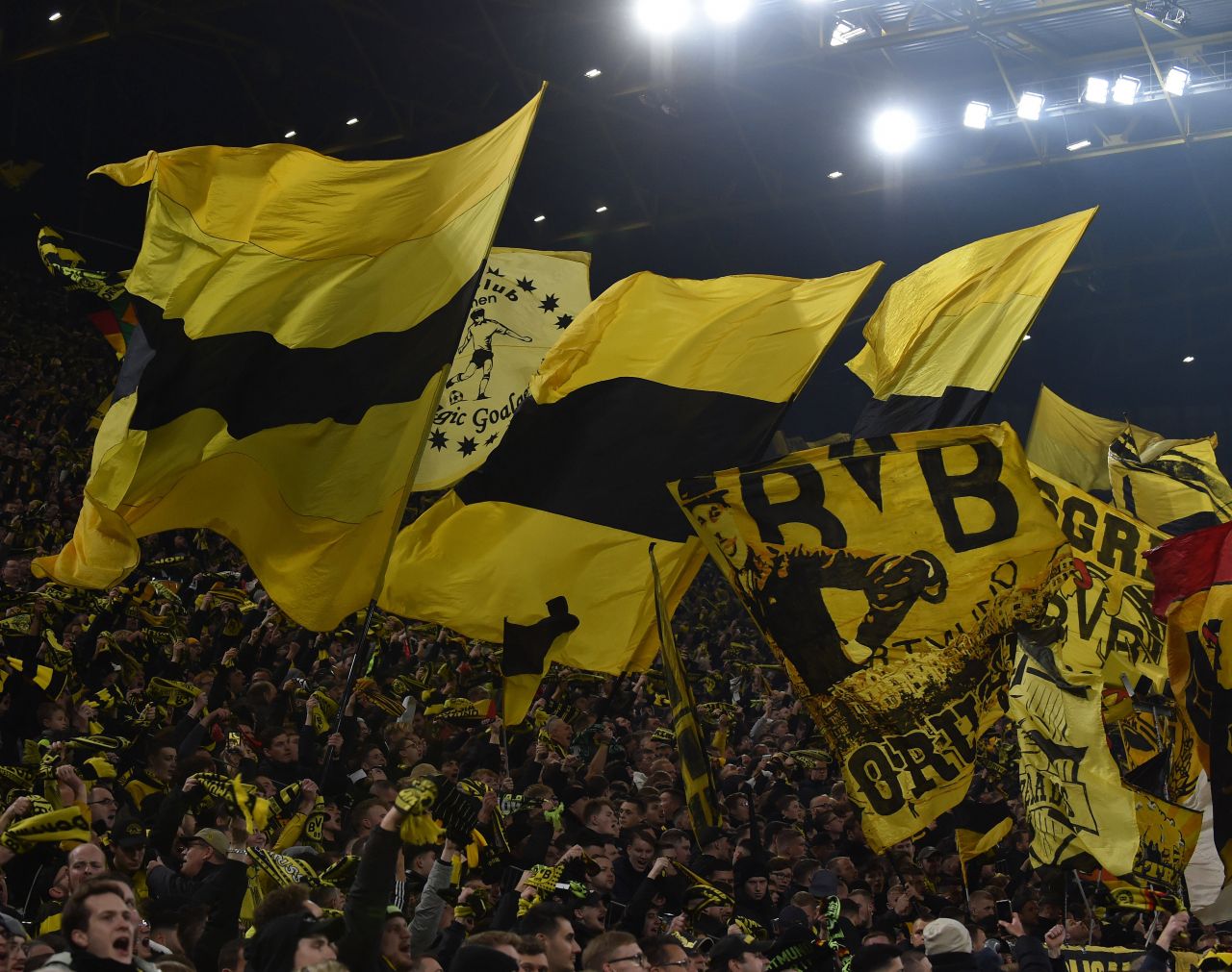 Atmosferă superbă la Borussia Dortmund - PSG! Cele mai tari imagini cu suporterii de pe ”Signal Iduna Park”_9