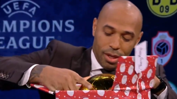 
	Moș Crăciun i-a adus lui Thierry Henry Balonul de Aur! Reacția de milioane a starului francez

