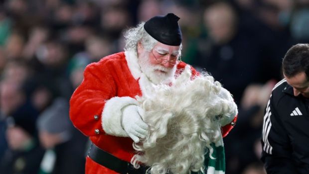 
	Scene fără precedent: Moș Crăciun, huiduit în timpul meciului!
