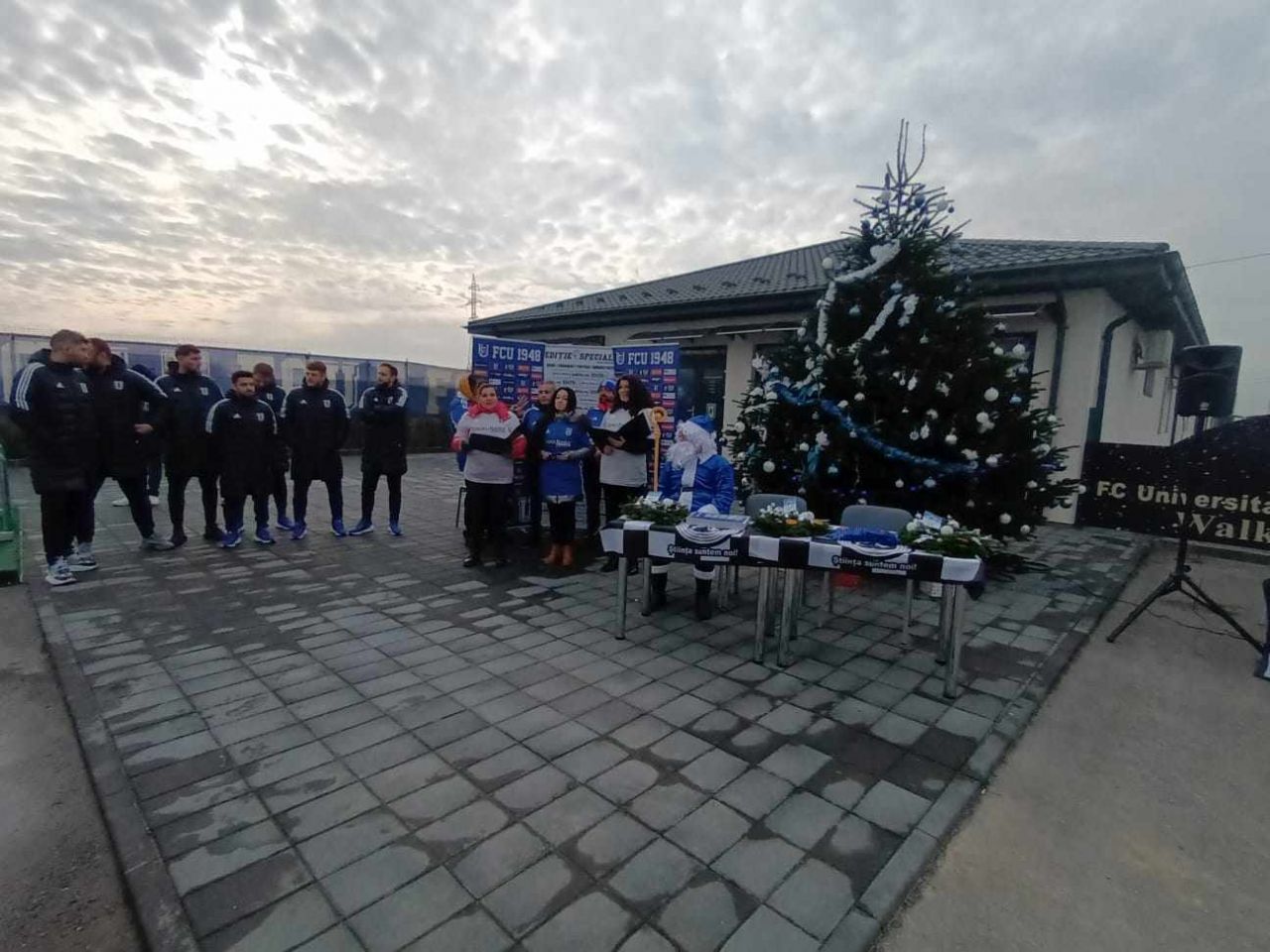 Sărbătoare în Bănie! FCU Craiova a organizat petrecerea de Crăciun, alături de nume importante, precum frații Costea _5