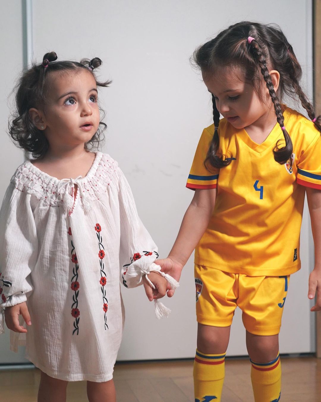 Moment viral! Cum a reacționat Victoria, fata cea mare a lui Cristi Manea, când fotbalistul i-a dăruit echipamentul lui CFR Cluj _30