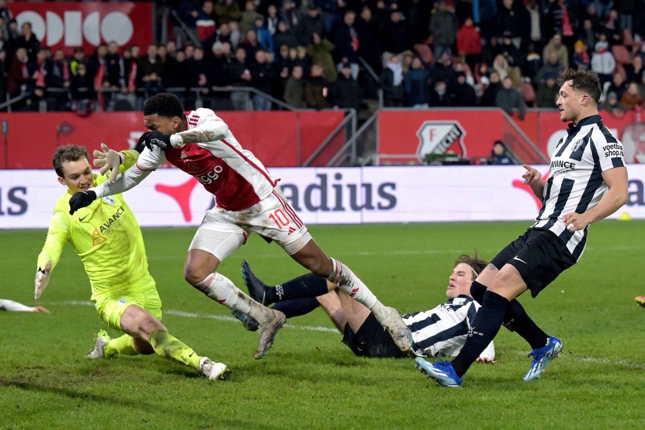 Rușine istorică pentru Ajax! A fost eliminată din Cupa Olandei de o echipă de Liga 4_4