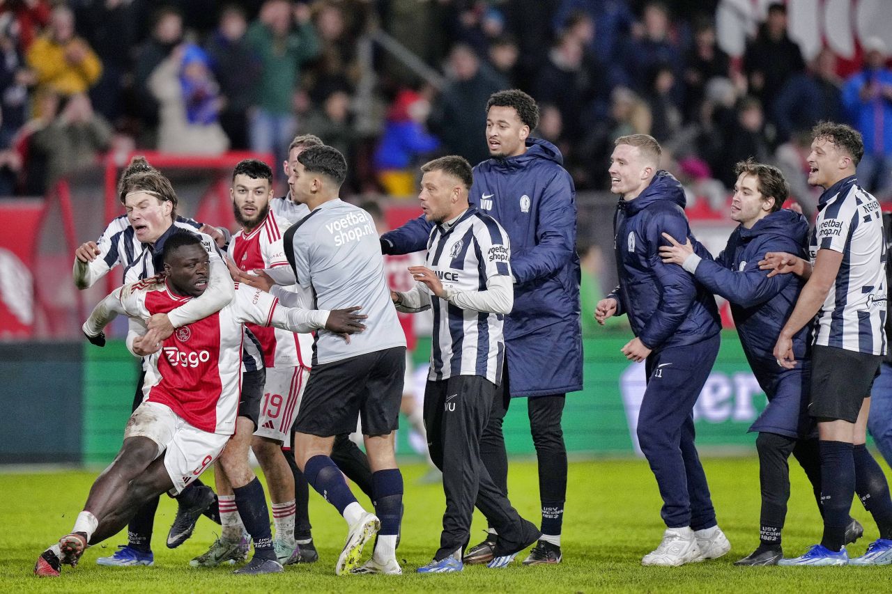 Rușine istorică pentru Ajax! A fost eliminată din Cupa Olandei de o echipă de Liga 4_5