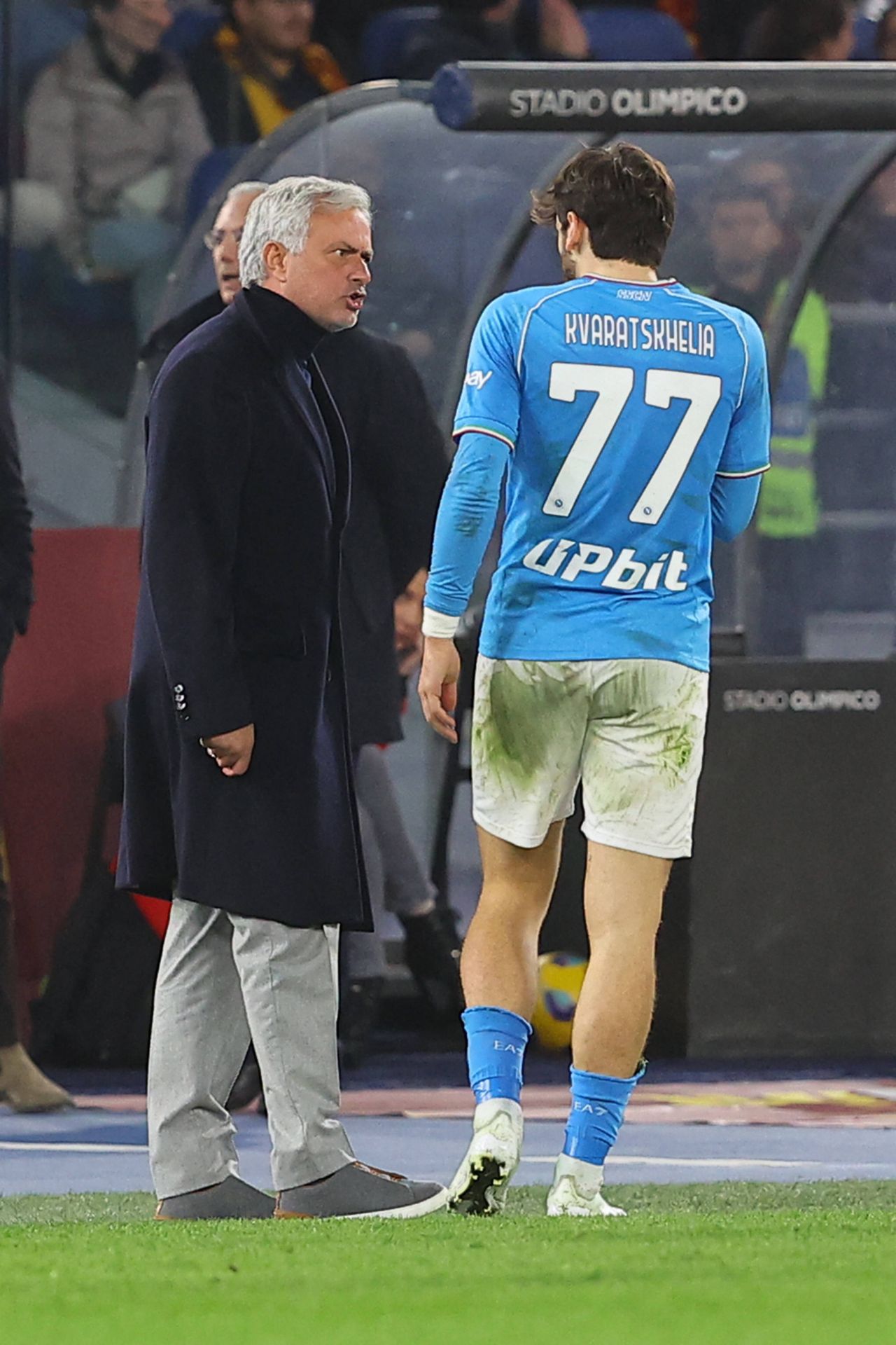 Mourinho și-a pierdut cumpătul! Conflict cu Kvaratskhelia la marginea terenului_6