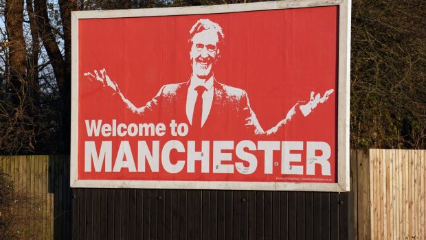 
	Manchester United intră într-o nouă eră: Sir Jim Ratcliffe are 25% din club! Prima decizie anunțată
