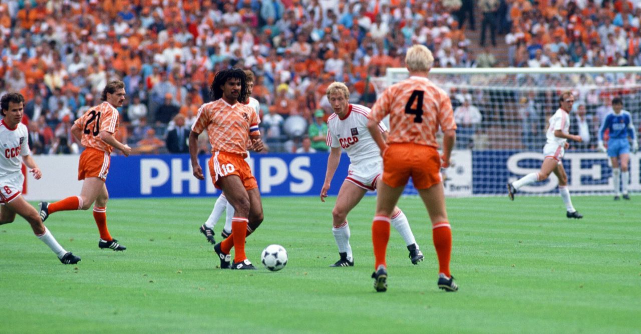 S-a votat: Olanda 1988, cel mai frumos tricou din istoria fotbalului! Cum arată TOP 10_14