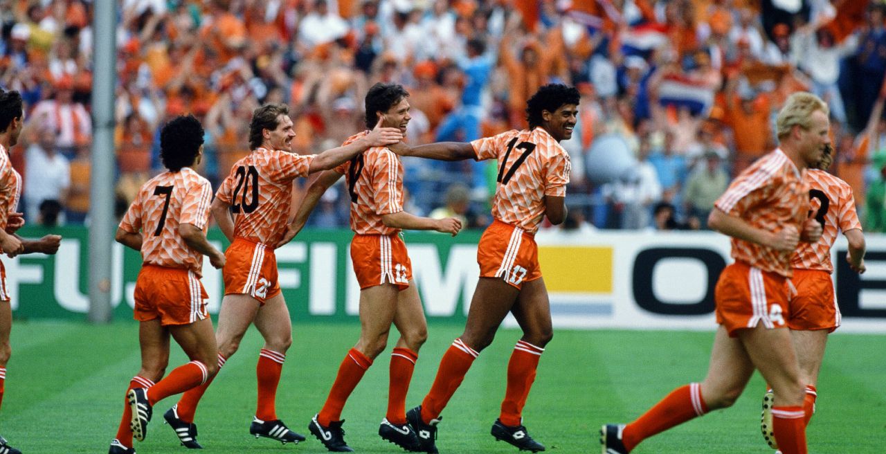 S-a votat: Olanda 1988, cel mai frumos tricou din istoria fotbalului! Cum arată TOP 10_15