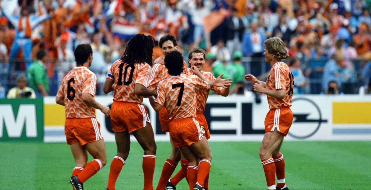 S-a votat: Olanda 1988, cel mai frumos tricou din istoria fotbalului! Cum arată TOP 10_16
