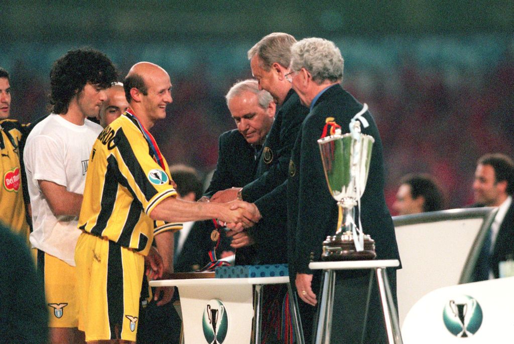 25 de ani de la desființarea Cupei Cupelor. Popescu și Petrescu au câștigat trofeul, Dinamo a ajuns până în semifinale_15