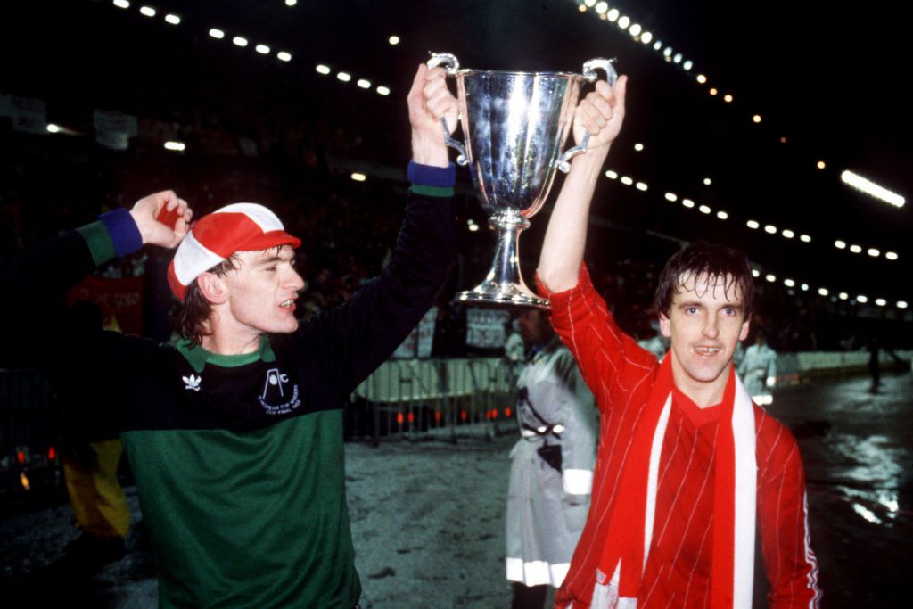 25 de ani de la desființarea Cupei Cupelor. Popescu și Petrescu au câștigat trofeul, Dinamo a ajuns până în semifinale_16