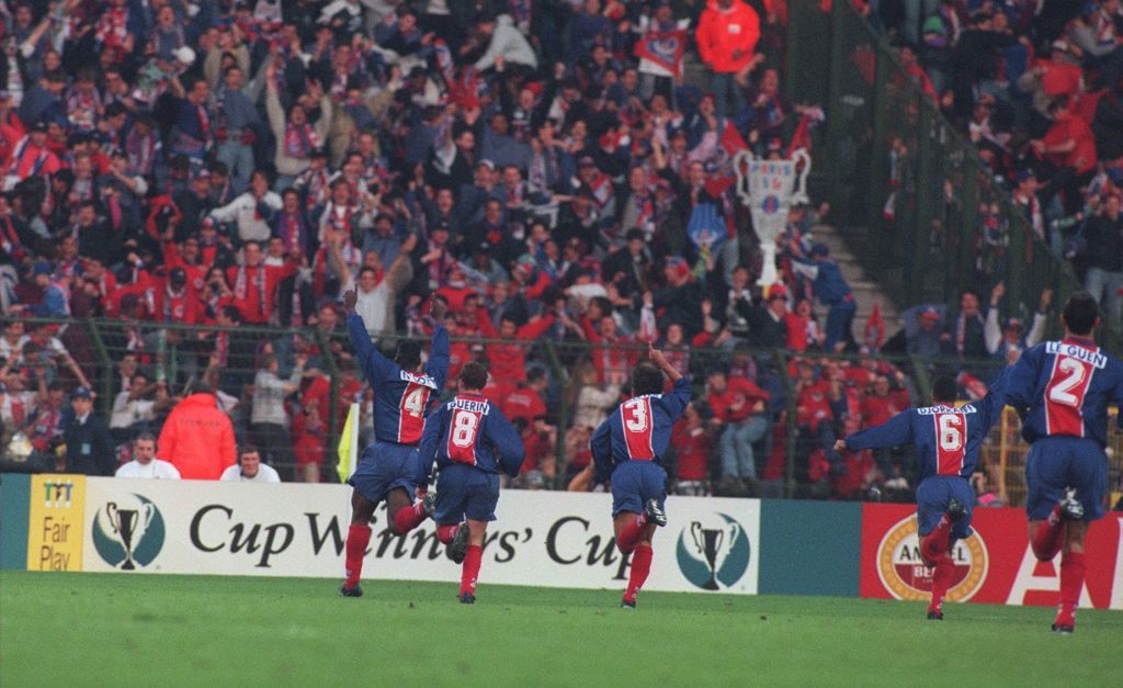 25 de ani de la desființarea Cupei Cupelor. Popescu și Petrescu au câștigat trofeul, Dinamo a ajuns până în semifinale_10