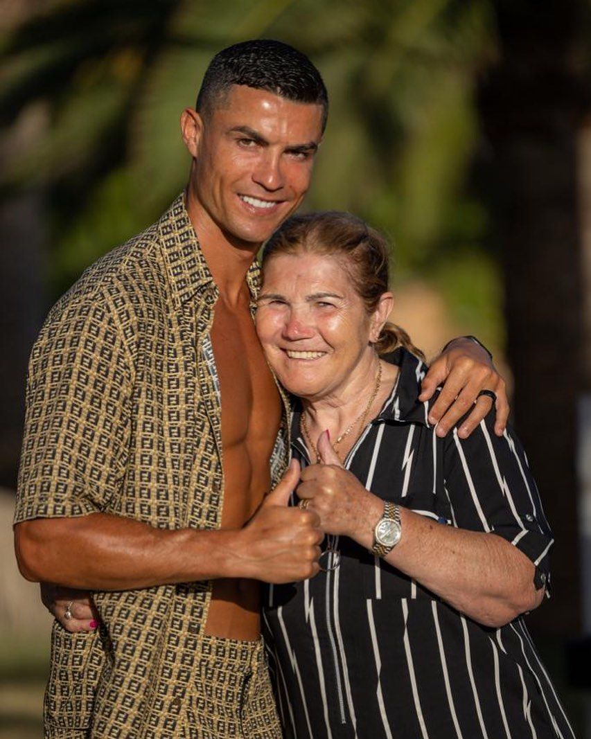 Cristiano Ronaldo, cadou de 80.000 de dolari pentru mama lui! Bolidul pe care i l-a cumpărat în ziua în care femeia a împlinit 69 de ani _1