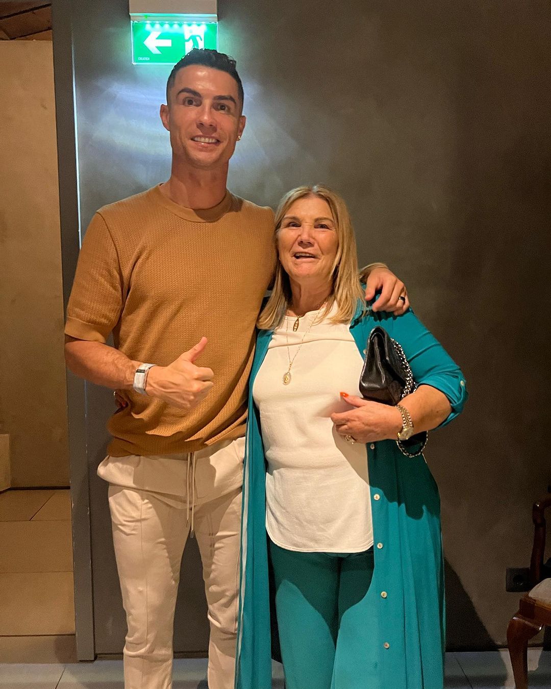 Cristiano Ronaldo, cadou de 80.000 de dolari pentru mama lui! Bolidul pe care i l-a cumpărat în ziua în care femeia a împlinit 69 de ani _2