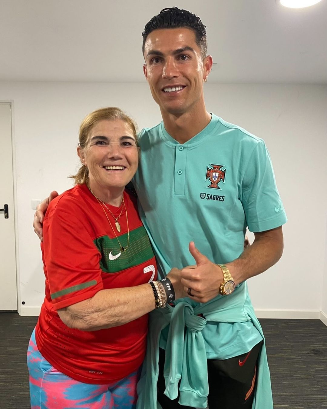Cristiano Ronaldo, cadou de 80.000 de dolari pentru mama lui! Bolidul pe care i l-a cumpărat în ziua în care femeia a împlinit 69 de ani _4