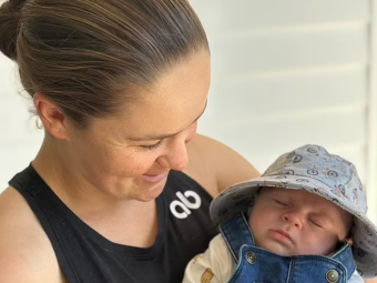 
	Prietena Simonei Halep, complet schimbată: mamă de 6 luni și autoare bestseller în Australia. Ce a spus despre revenirea în tenis
