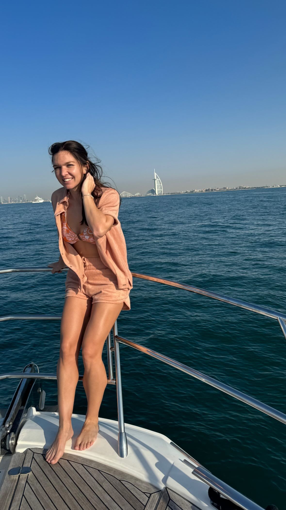 Simona Halep, apariție neașteptată pe un iaht, în Dubai. A renunțat la ținutele sport și s-a afișat în costum de baie_1