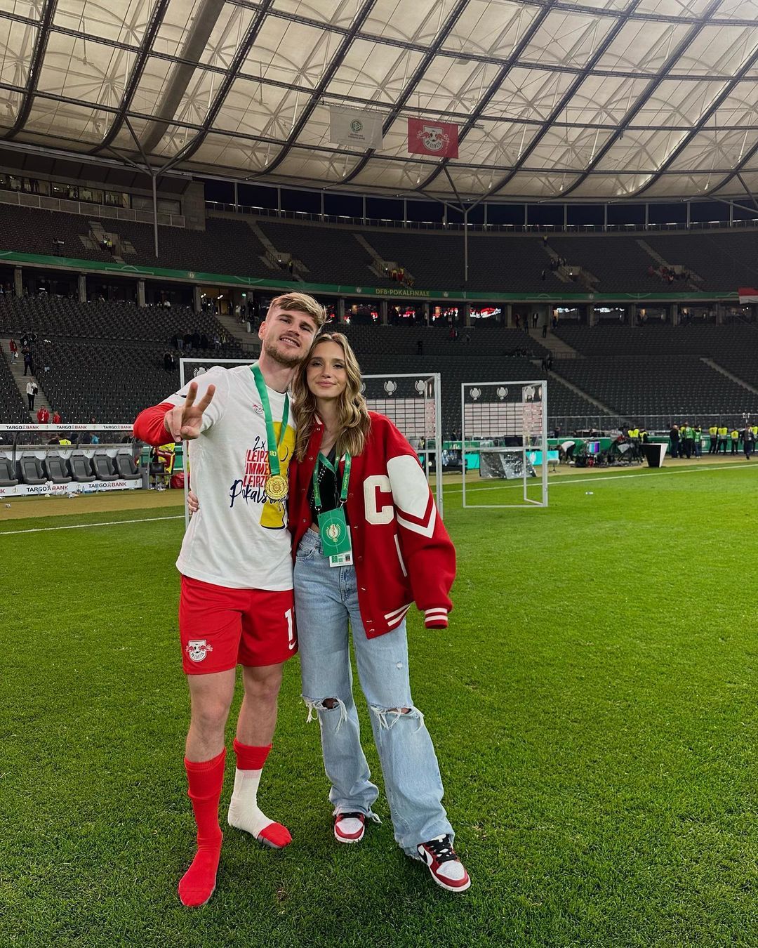 Iubita și sora lui Radu Drăgușin, surprinse cu partenera unui fotbalist de la Tottenham! Ce au făcut_67