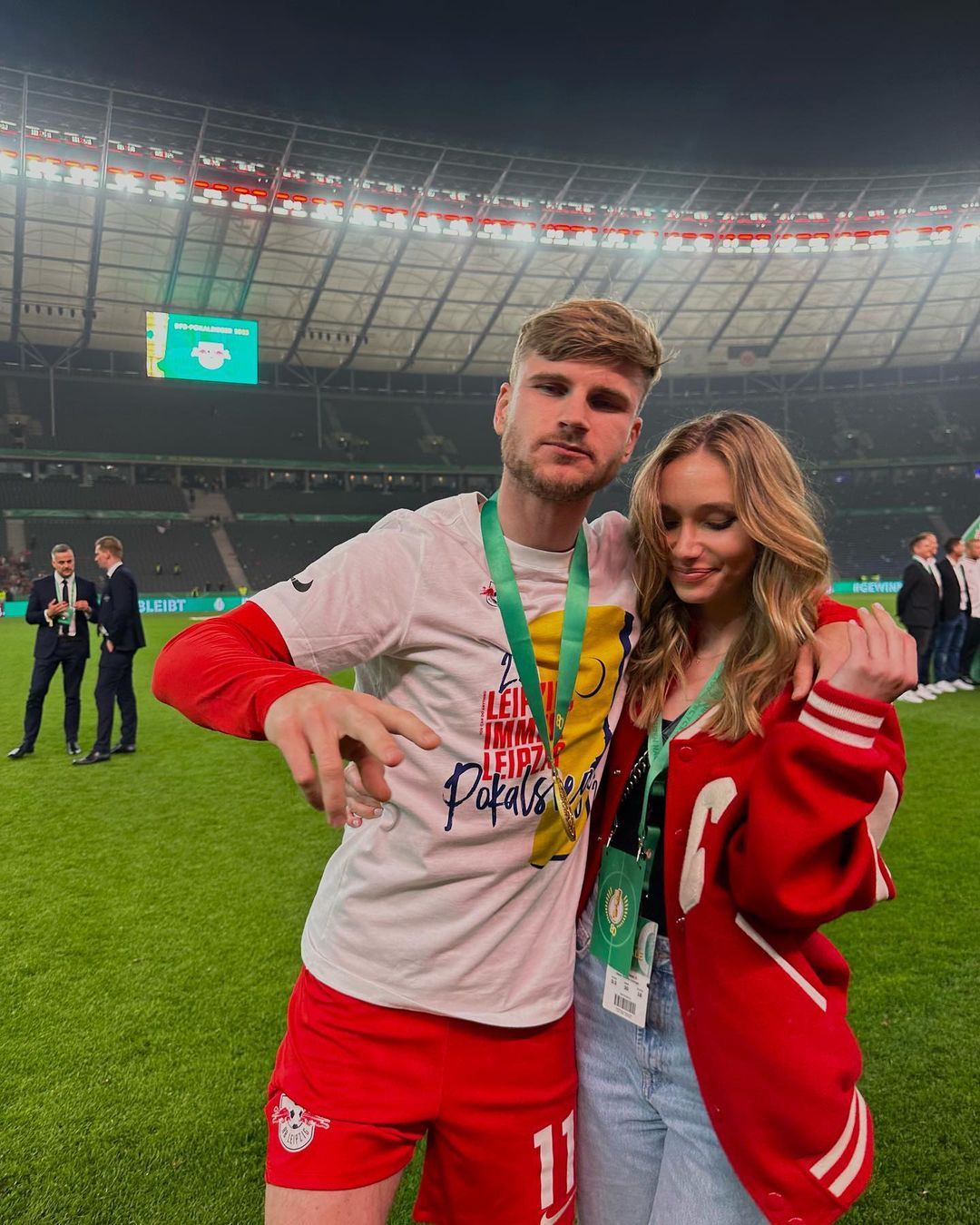 Iubita și sora lui Radu Drăgușin, surprinse cu partenera unui fotbalist de la Tottenham! Ce au făcut_68