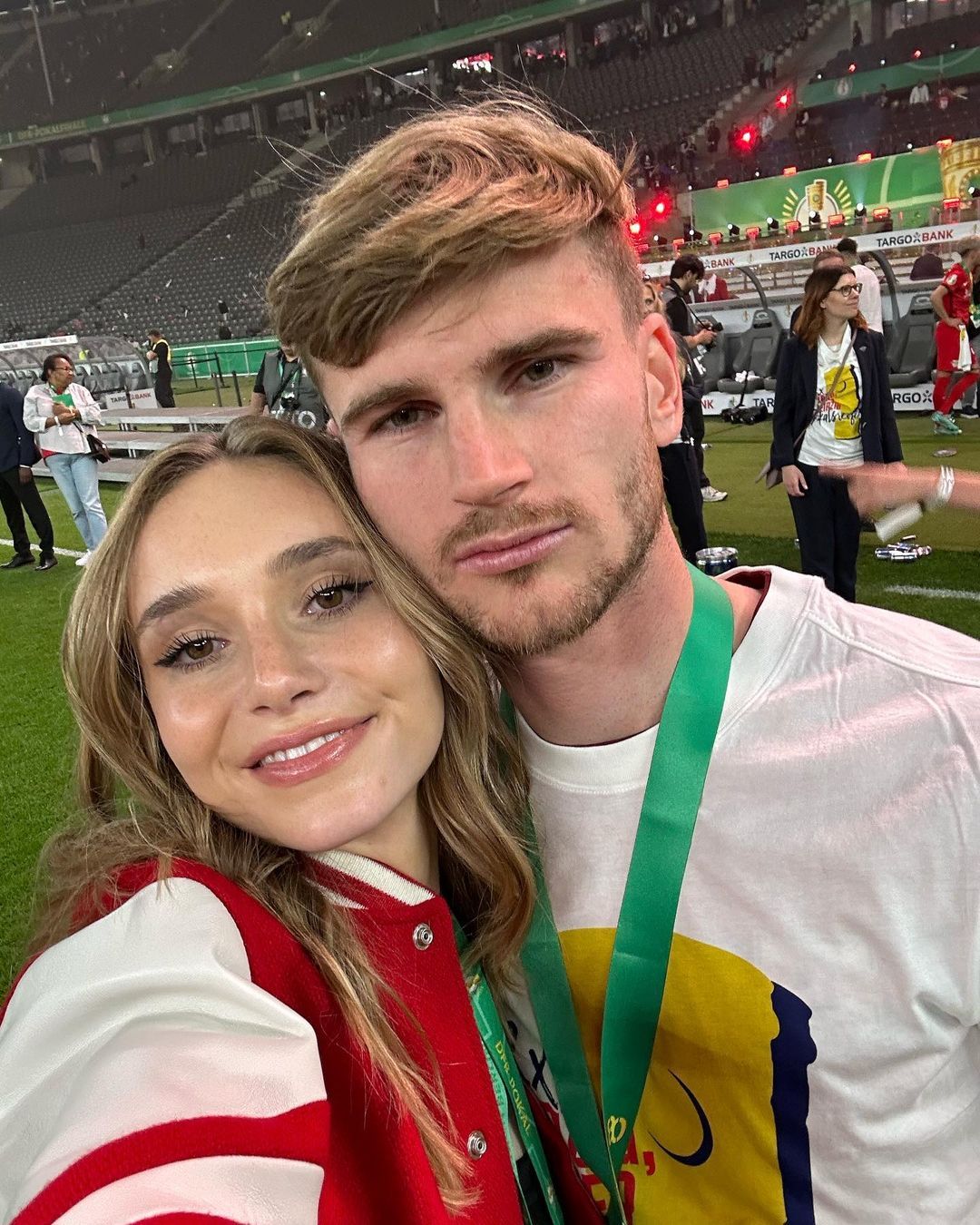 Iubita și sora lui Radu Drăgușin, surprinse cu partenera unui fotbalist de la Tottenham! Ce au făcut_69