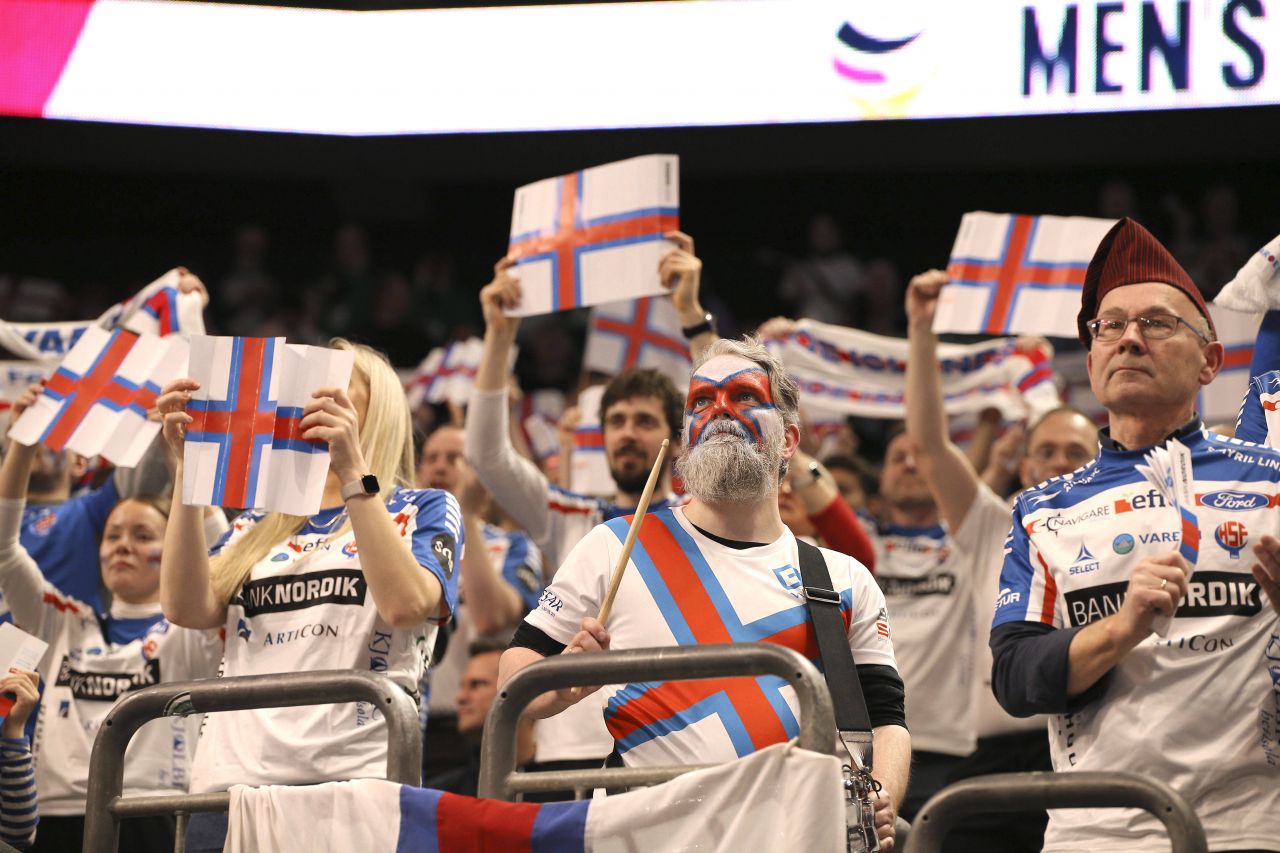 Nebunie! Surpriză uriașă la Campionatul European de handbal masculin: naționala Insulelor Feroe a reușit un rezultat magnific. Fiesta în tribune_3