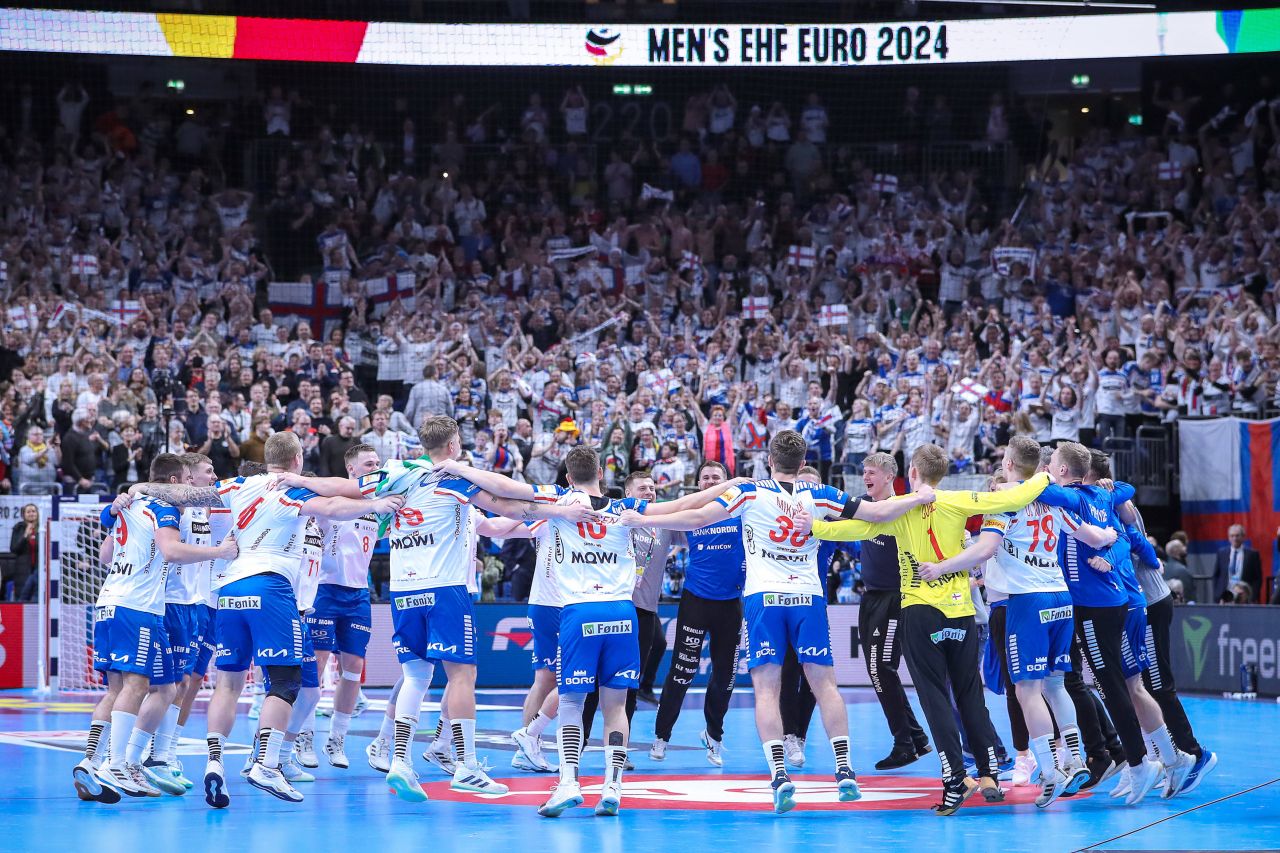 Nebunie! Surpriză uriașă la Campionatul European de handbal masculin: naționala Insulelor Feroe a reușit un rezultat magnific. Fiesta în tribune_4