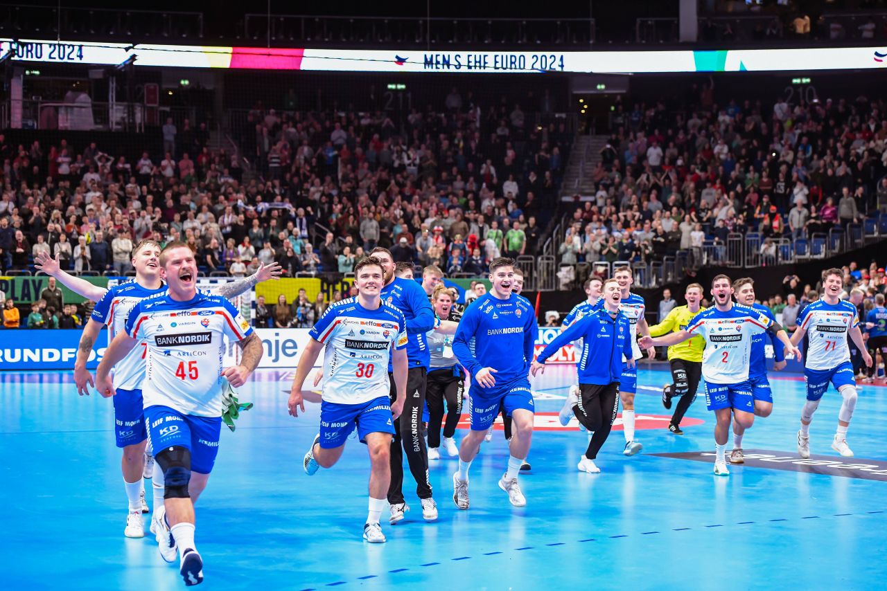 Nebunie! Surpriză uriașă la Campionatul European de handbal masculin: naționala Insulelor Feroe a reușit un rezultat magnific. Fiesta în tribune_5