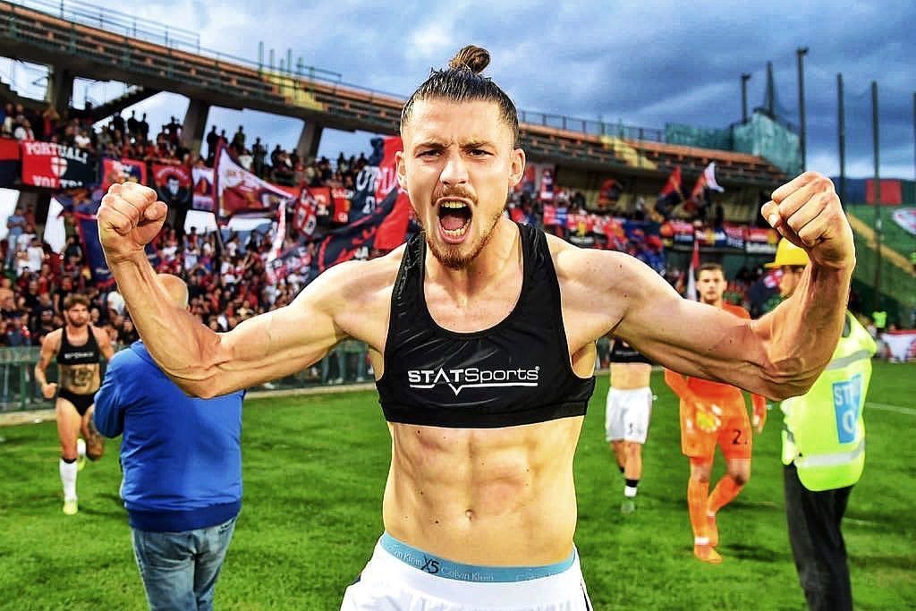 Englezii au făcut spectacol pe rețelele sociale după ce Radu Drăgușin a debutat la Tottenham: ”Cel mai bun”_2