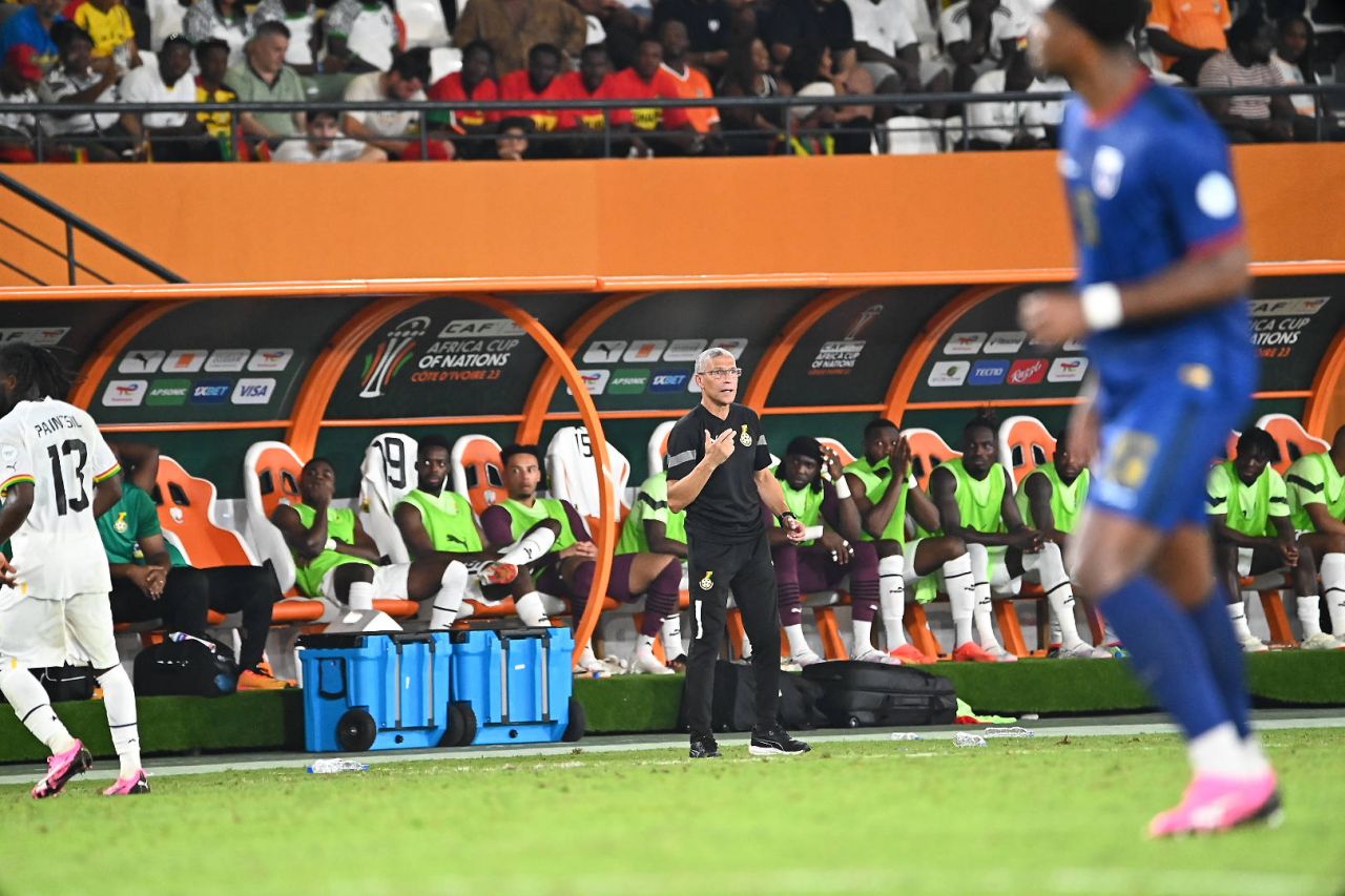 Cupa Africii, tati! Selecționerul englez al Ghanei, fost în Premier League, atacat de un fan după un eșec șocant_1